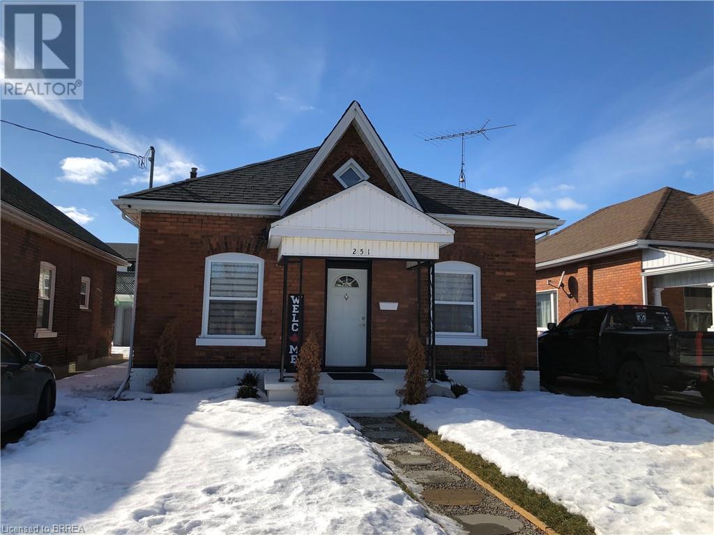 XX8,000, Single Family, 251 ERIE Avenue, Brantford, 40072700 HouseSigma